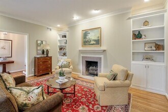 42 Pine Lake Dr NW in Atlanta, GA - Building Photo - Building Photo