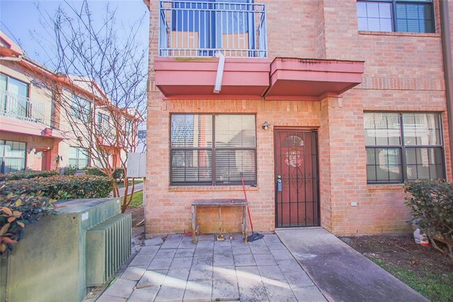 9400 Bellaire Blvd in Houston, TX - Building Photo - Building Photo