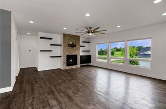 824 83rd St in West Des Moines, IA - Foto de edificio - Building Photo