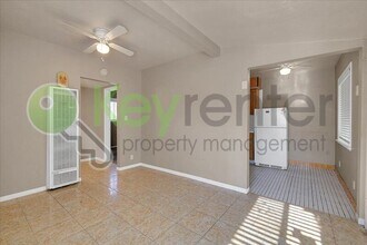 246 Santiago Ave in Sacramento, CA - Building Photo - Building Photo