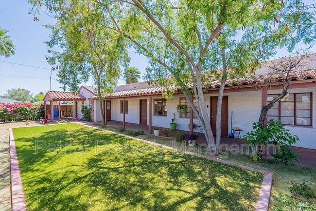 property at 928 W McDowell Rd