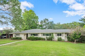 5475 S Ridge Dr in Baton Rouge, LA - Building Photo - Building Photo