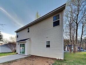 7716 Pence Pond Ln in Charlotte, NC - Foto de edificio - Building Photo