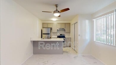 2585 Anchor Ave in Port Hueneme, CA - Foto de edificio - Building Photo