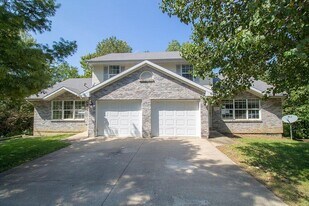 1329 Valley Creek Ln in Columbia, MO - Building Photo