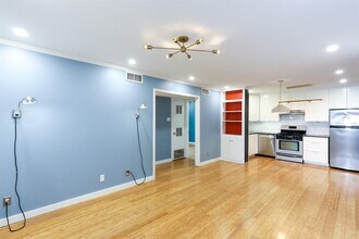 1304 Summit St in Austin, TX - Building Photo - Building Photo