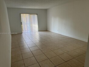 18101 NW 68th Ave in Hialeah, FL - Building Photo - Building Photo