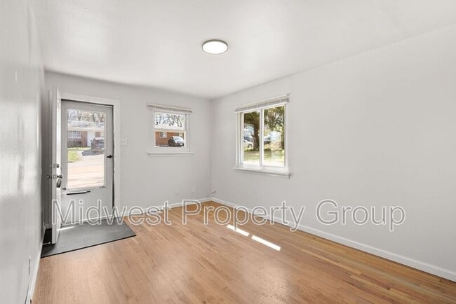 3321 W Milton Ave in Breckenridge Hills, MO - Building Photo - Building Photo
