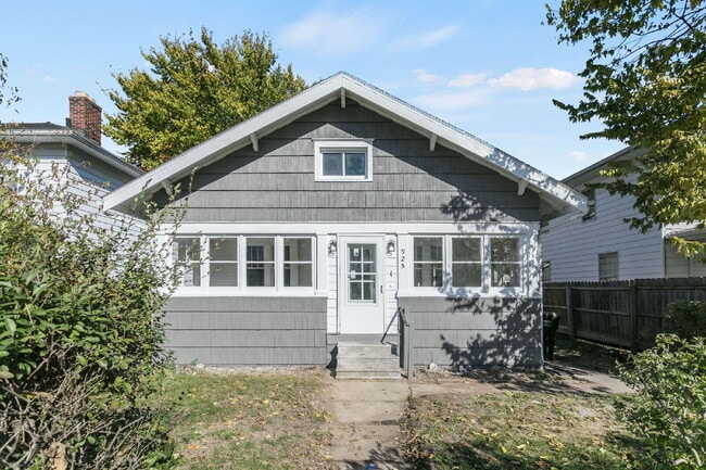 property at 925 E Donald St