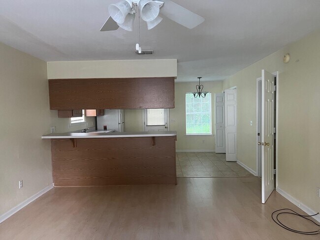 3051 Camelliawood Cir E in Tallahassee, FL - Building Photo - Building Photo