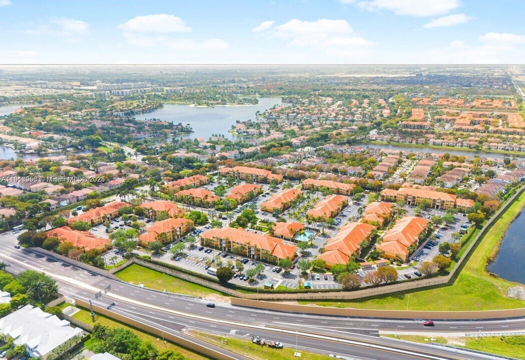 7300 NW 114th Ave in Doral, FL - Building Photo