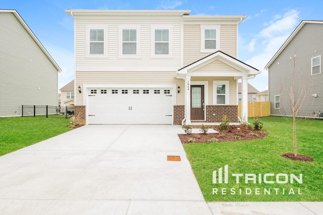 1044 Baltusrol Ln in Lebanon, TN - Building Photo