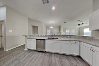 1266 Deerbrook Dr in Sugar Land, TX - Foto de edificio - Building Photo