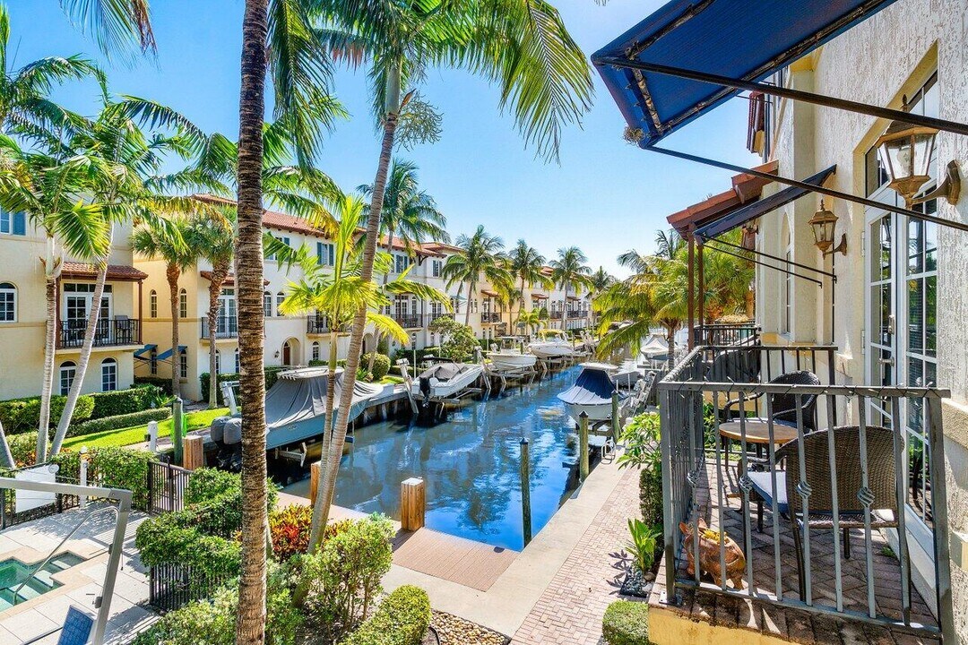 809 Estancia Wy in Boynton Beach, FL - Building Photo
