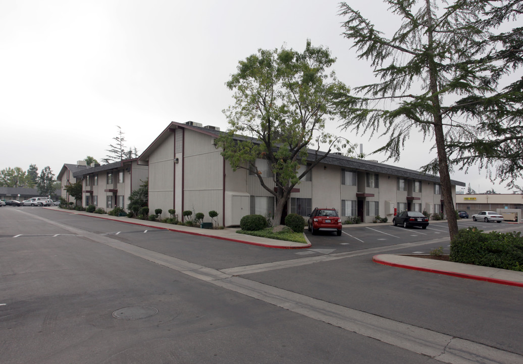 Cedar Gardens Apartments in Fresno, CA - Building Photo