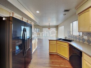 19746 E 50th Ave in Denver, CO - Foto de edificio - Building Photo