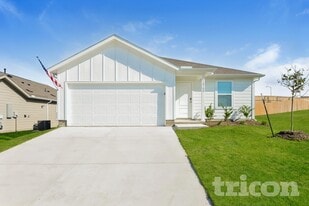 10700 Dusty Rnch Rd in Fort Worth, TX - Building Photo