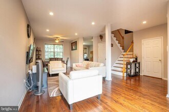 76 Tennyson Rd in East Windsor, NJ - Building Photo - Building Photo