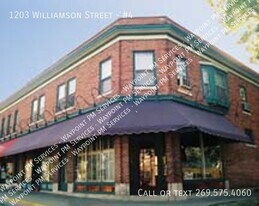 1203 Williamson St in Madison, WI - Building Photo
