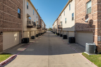 Brownstones at Vista Ridge in Lewisville, TX - Building Photo - Building Photo