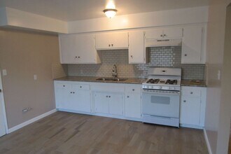 2623 Van Buren Pl in Bakersfield, CA - Foto de edificio - Building Photo