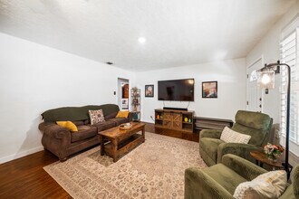 908 29th St in Hondo, TX - Building Photo - Building Photo
