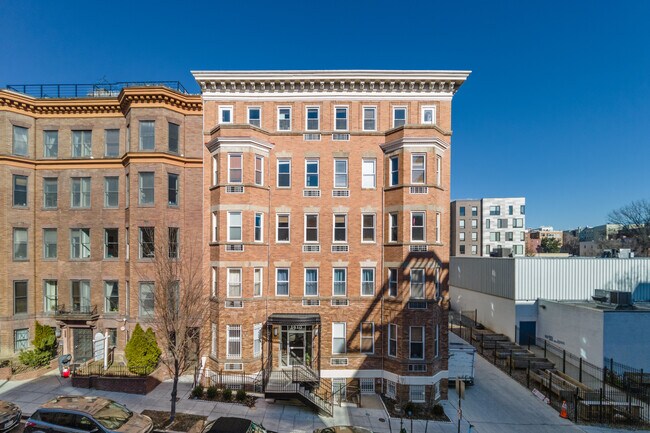 The Hillside in Washington, DC - Building Photo - Building Photo