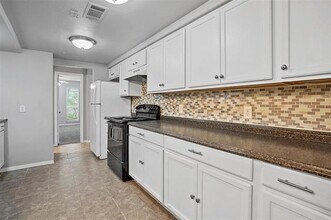 2156 Fleur De Lis Ct in Arlington, TX - Building Photo - Building Photo