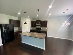 5224 Cantbury Way in Atlanta, GA - Foto de edificio - Building Photo