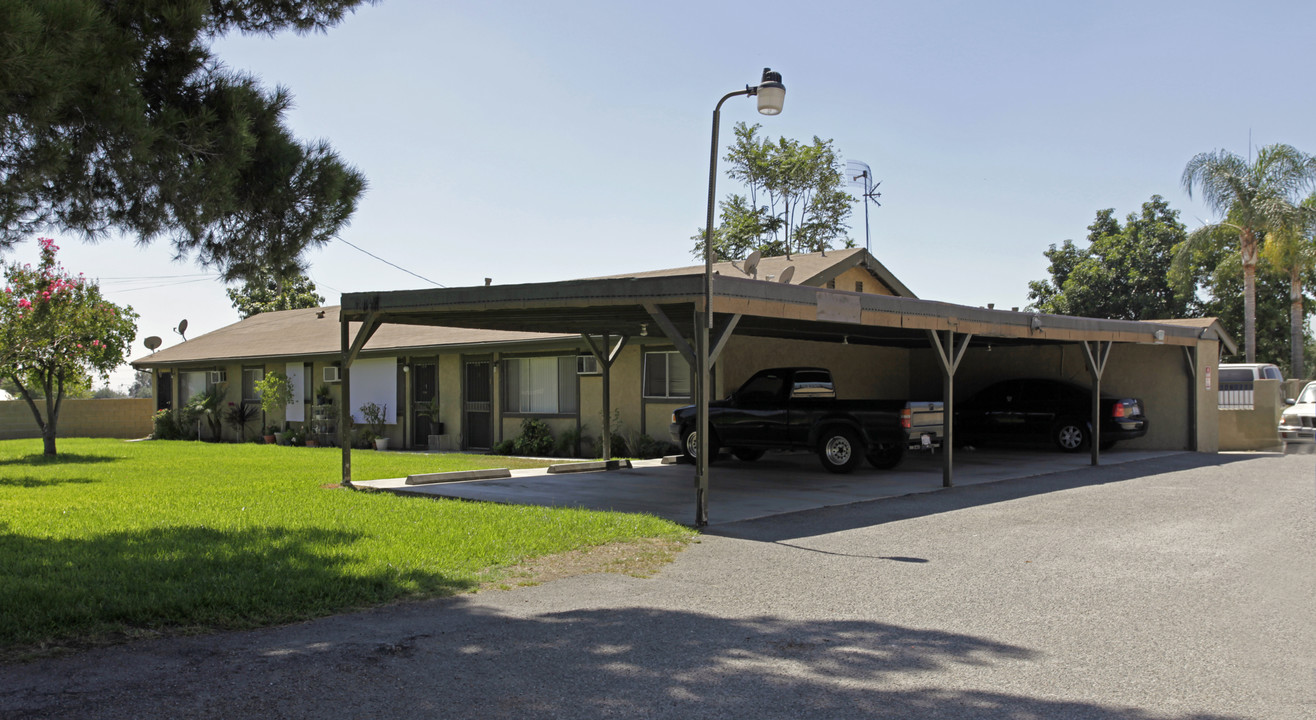 8366 Cherry Ave in Fontana, CA - Building Photo