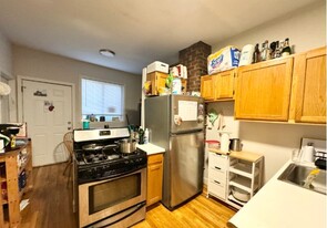 733 Parker St, Unit 2 Apartamentos