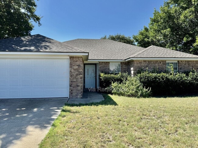 116 Lindenwood Ln W