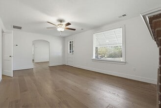 302 College St in Central, SC - Building Photo - Building Photo