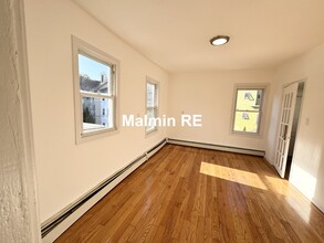 49 Chestnut Ave, Unit #3 in Boston, MA - Building Photo - Building Photo