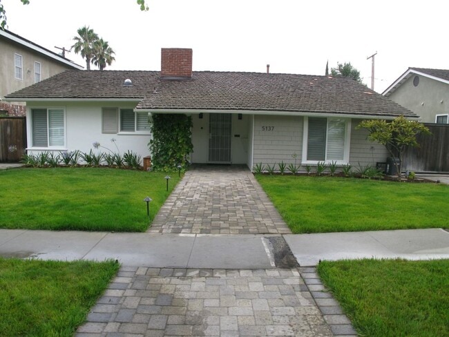 property at 5137 E Vista Hermosa St