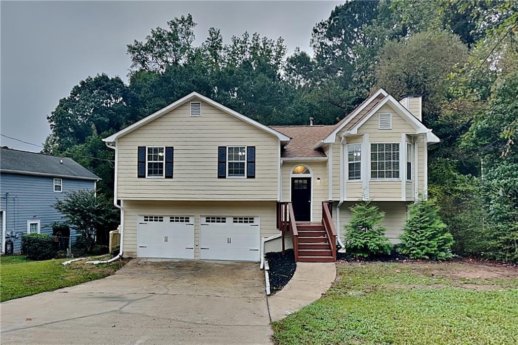 214 Brookside Dr in Dallas, GA - Foto de edificio