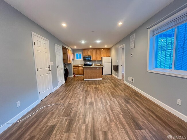 4383 Callan Blvd in Daly City, CA - Building Photo - Building Photo