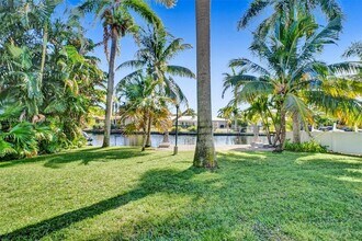 2106 NE 16th Ave in Wilton Manors, FL - Building Photo - Building Photo