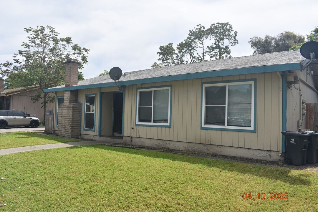 6218 Porterfield Ct in Stockton, CA - Foto de edificio