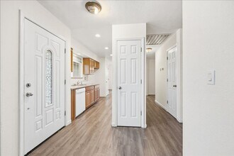 6936 Franela Way in Citrus Heights, CA - Foto de edificio - Building Photo