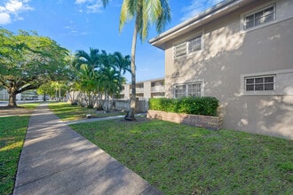 6565 Santona St in Coral Gables, FL - Building Photo - Building Photo