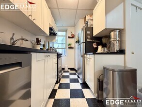 241 Winchester St in Brookline, MA - Building Photo - Building Photo