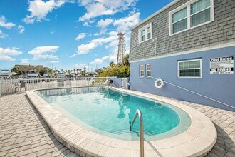 390 W Cocoa Beach Causeway in Cocoa Beach, FL - Building Photo - Building Photo