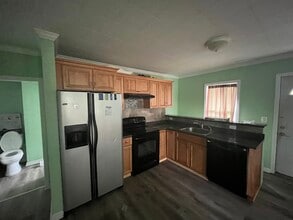 8 Oak St, Unit #1 in Dudley, MA - Building Photo - Building Photo