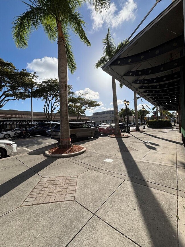 5703 SW 72nd St in Miami, FL - Building Photo - Building Photo