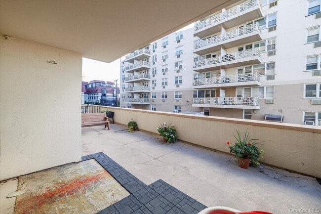 420 Shore Rd in Long Beach, NY - Building Photo - Building Photo