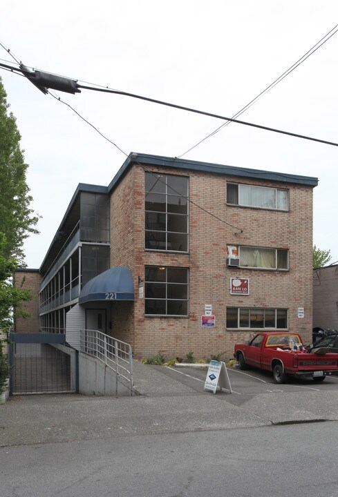 Kam Lo Apartments in Seattle, WA - Building Photo