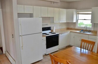 41 Annandale Rd in Newport, RI - Building Photo - Building Photo