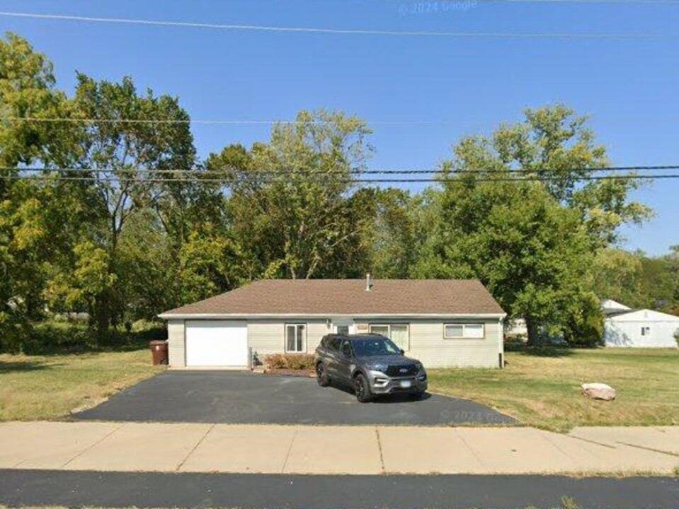 2675 E Lincoln Hwy in New Lenox, IL - Building Photo