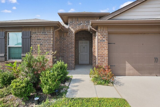 property at 3310 Sumac Dr